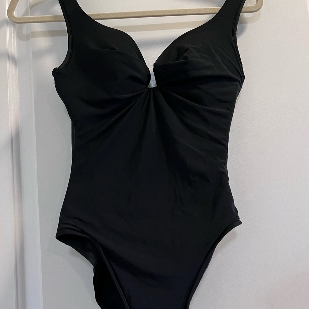 Miraclesuit Size 10 Escape underwire swimsuit, Black